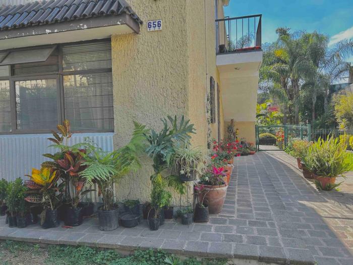 Casa Colomos, a residential area with a garden