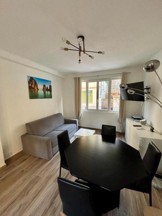 Appartement rénové avec terrasse wifi et Clim AC