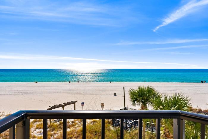 Amazing Gulf Views! Resort! Beach Chair Service by Dolce Vita Getaways PCB