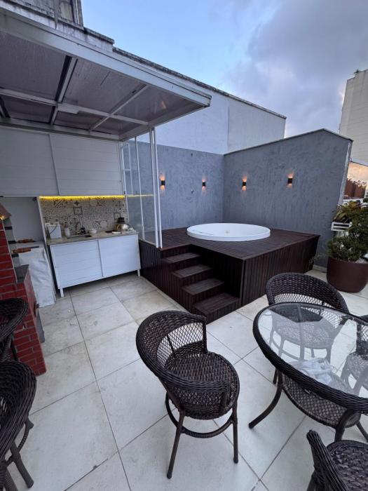 Cobertura flat com excelente área externa e jacuzzi