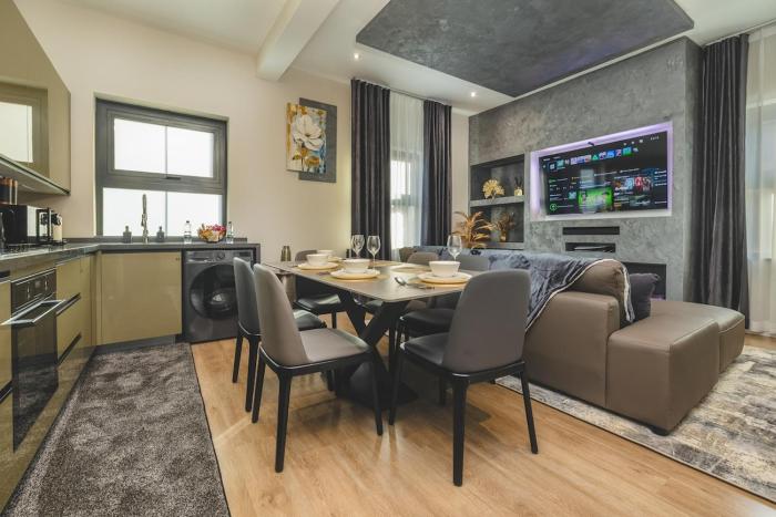 Luxury 2-Bed Apartment - Stylish Comfort and Design