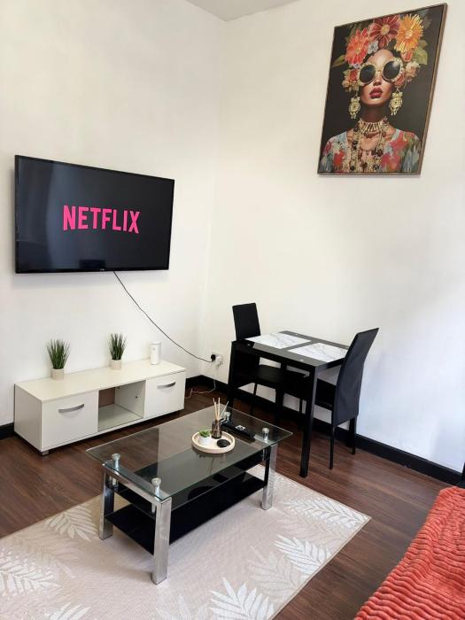 City Centre Apt, Prime location, Sleeps 3