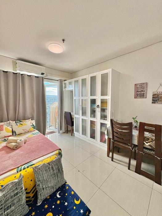 Condo Staycation Shell Residence