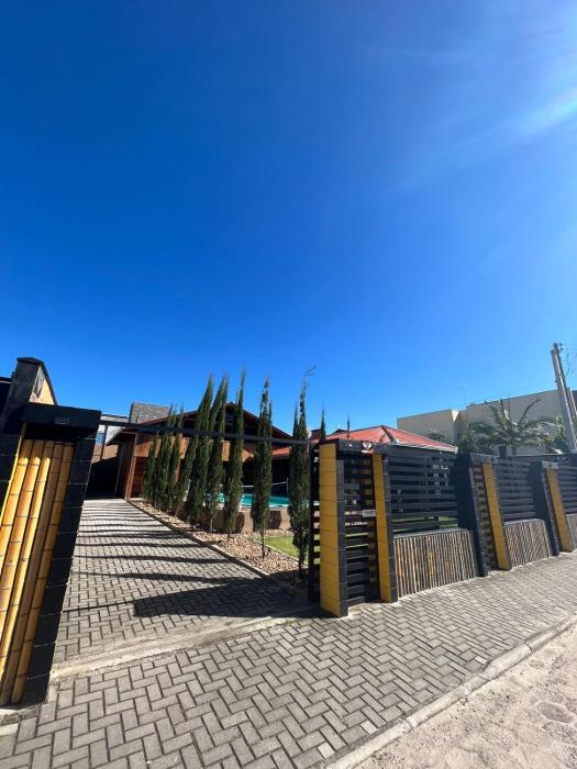 SPA Rossett em Itapoá - Luxo e conforto c piscina, hidromassagem e cromoterapia, p 22 pessoas!