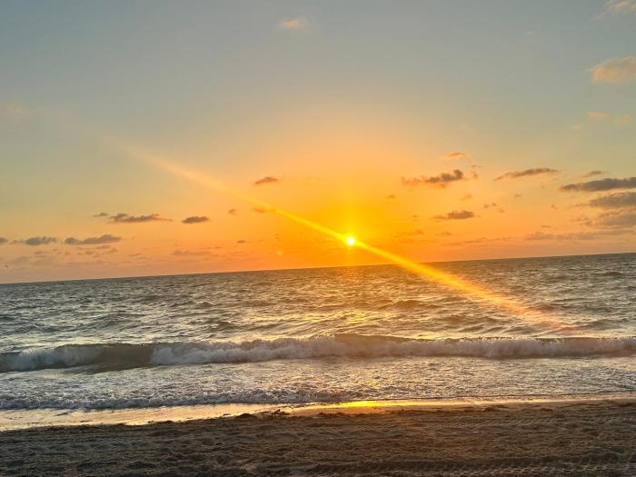 Spacious 3BR 3BA with King Bed & Amazing Pools near Intercoastal, Lantana Beach, FL