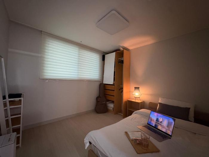 Private Room for Solo Female Travelers near Hongdae, Seoul