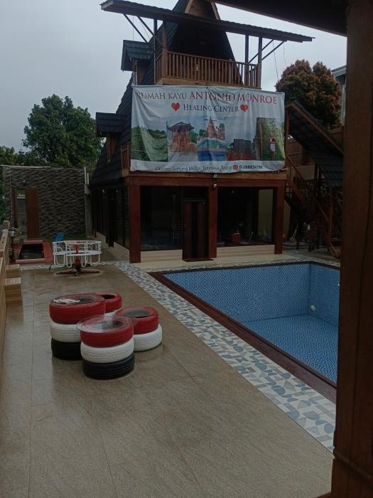 Rumah kayu cikareo Antonio montoe