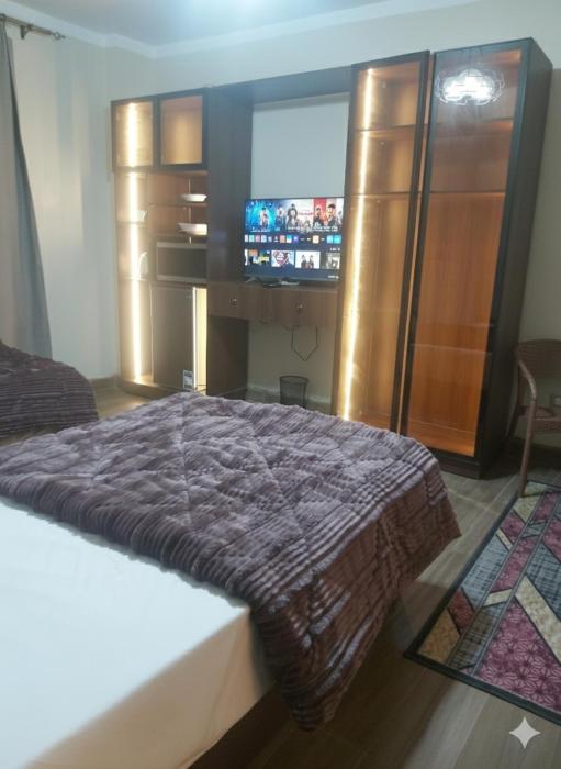 White Rose Cozy Studio