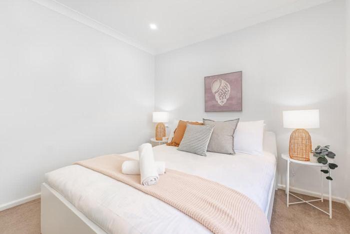 Conveniently Located Double Room Near Eastwood - Shared Bathroom and Kitchen