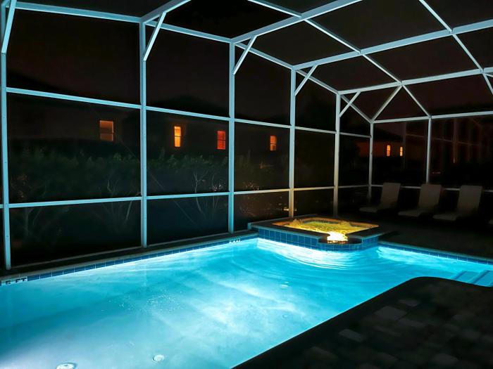 9092HS-New Listing- 9 bed5 bath-Private Pool&SPA