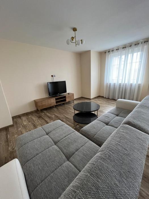 Bright F4 apartment close to everything