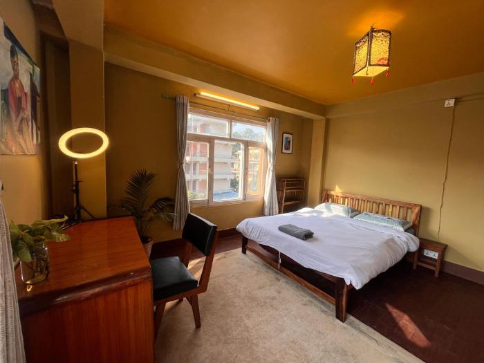 Sunny Side Up top-floor apartment