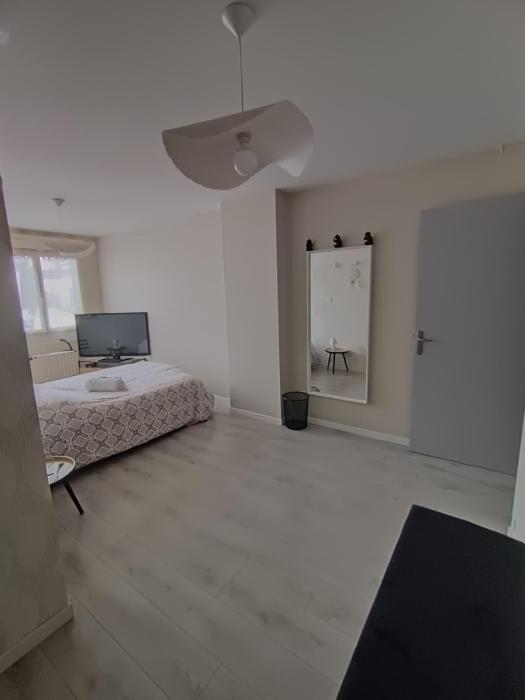 Chambre cosy , garage sécurisé pour deux-roues