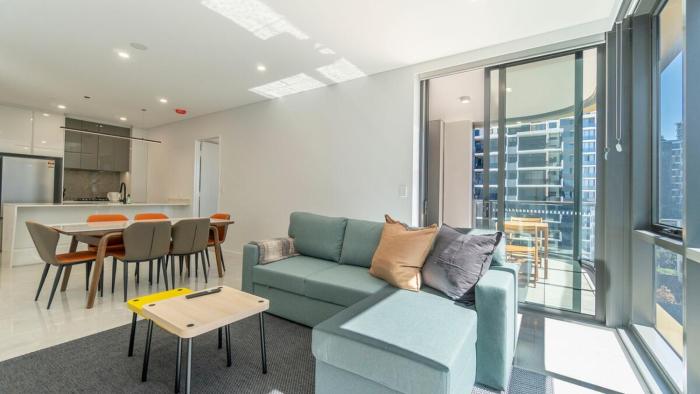 Modern 2BR Haven 5 mins Walk to Coles