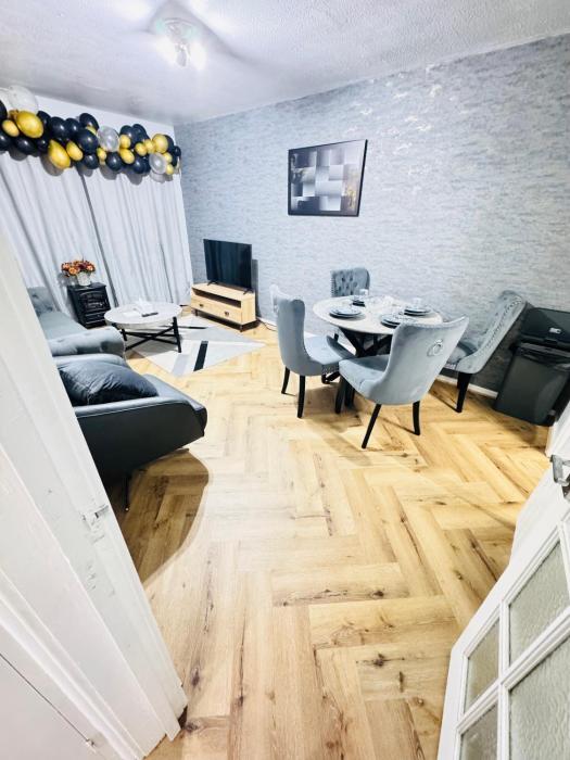 Luxury Stylish 2-Bed Apart with Office Pvt Entrance and Free Parking