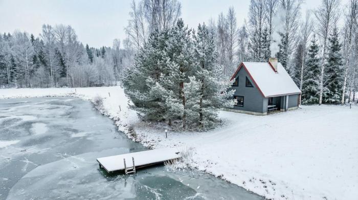 Authentic Russian Sauna House with Private Lake Access