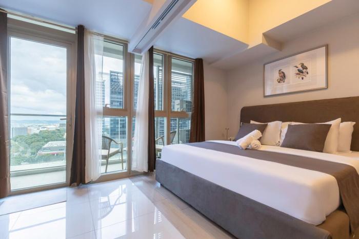 CozyBGCCondoKing BedFast WiFiSteps fromUptownMall