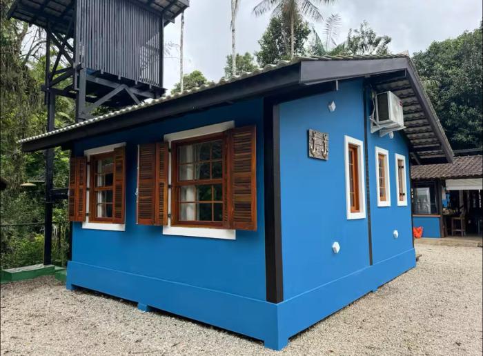 Casa Ágata Piscina à Beira do Rio na Mata, Camburi