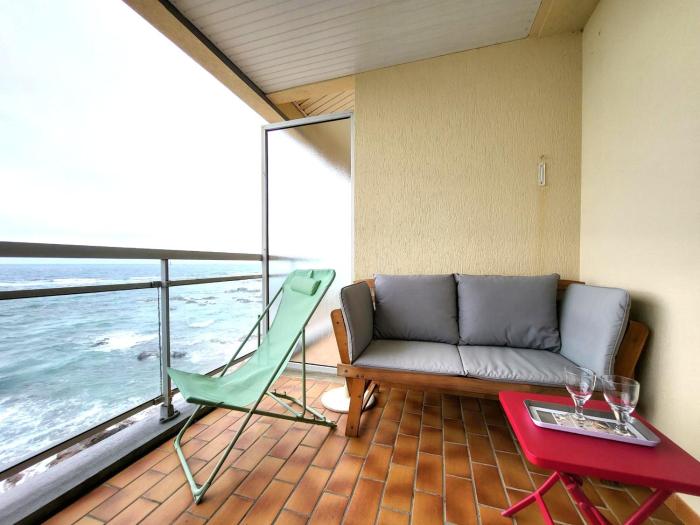 Appartement 2 chambres avec magnifique terrasse face mer, au cœur du quartier pittoresque de la Chaume - FR-1-92-711