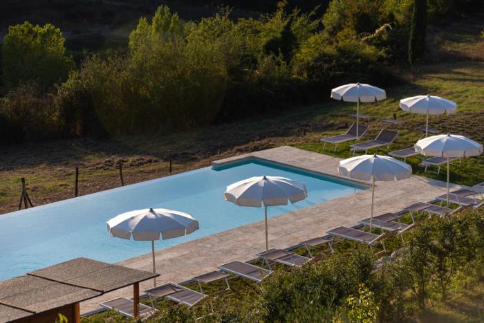Chianti B&B Design infinity pool shared