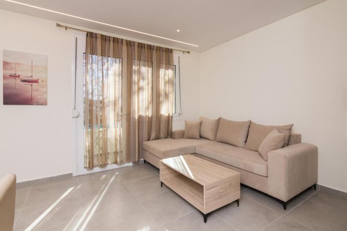 Two Bdrm Central Apartment Near the Acropolis