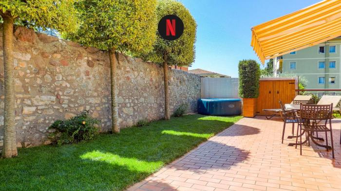 MillyHolidays - Apartment Sunflower - Center - Nearby Beach - Private Garden - Spa Pool