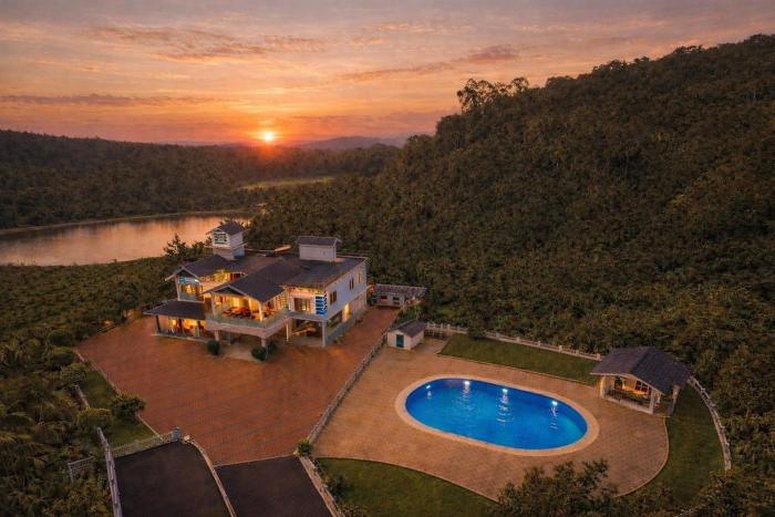 Mountain Escape I Hillside Private Estate Villa