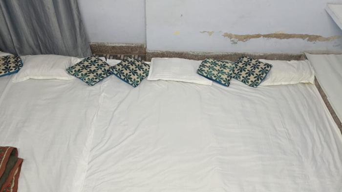 Nigam House - Dormitory in Floor Near Kareli Bank of Baroda