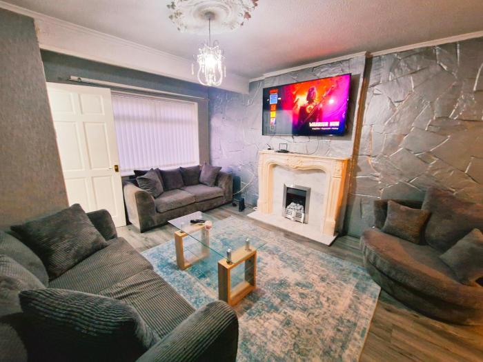 Amazing Spacious 3BDR Home Near LFC Stadium