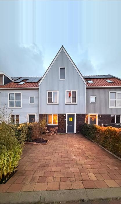 Family home with parking place in Amsterdam