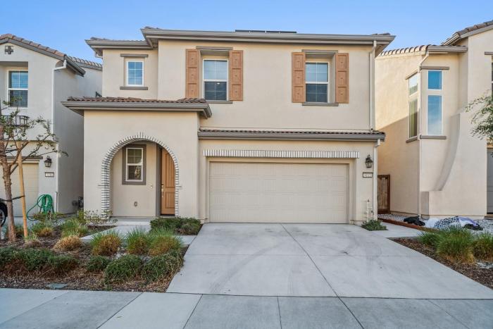 Modern family-friendly home, Napa, wine country, private backyard, fire pit