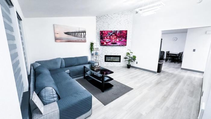 Velour House - Stylish Home Yard Parking