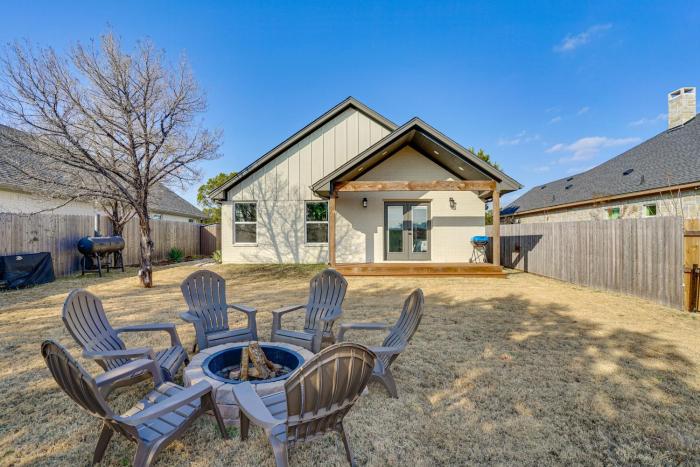 Less Than 2 Mi to Lake Granbury! Family Home with Large Yard