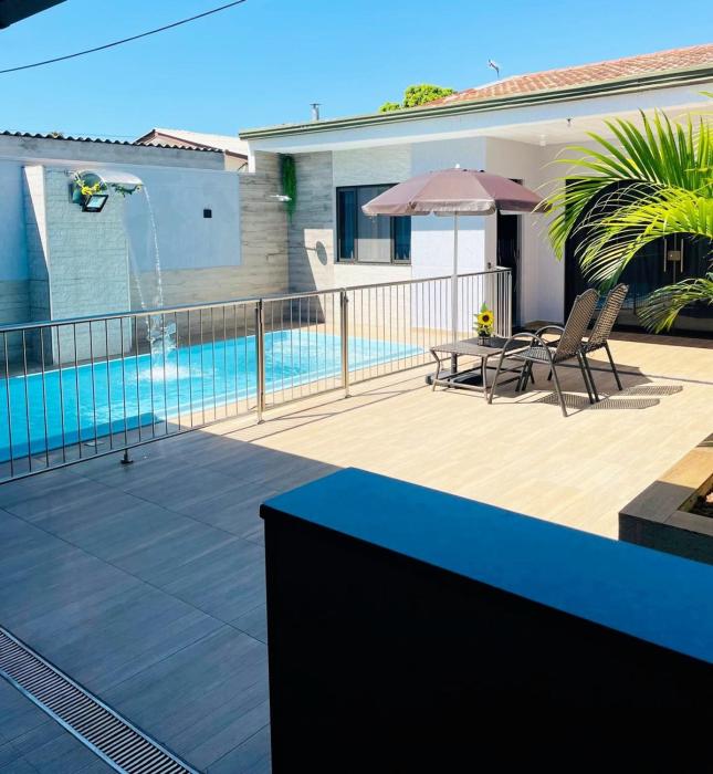 Casa com grade na piscina,ideal para familia com crianças