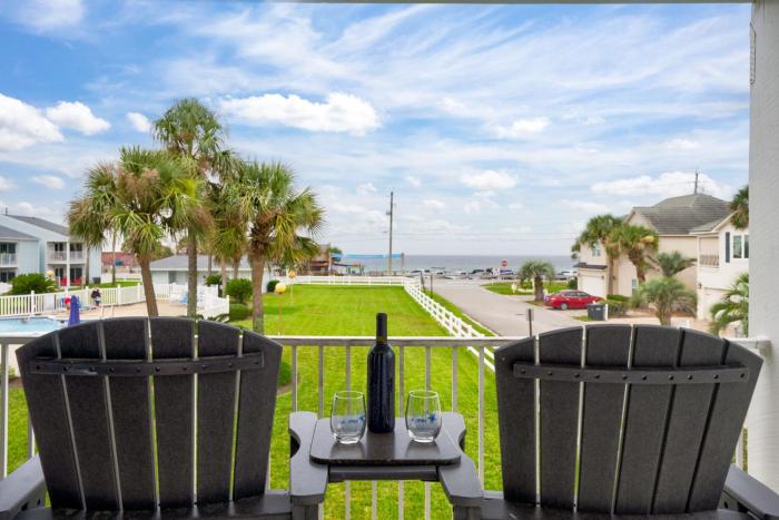 Tradewinds Condominium #28