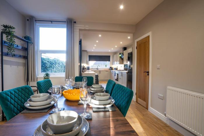 Edwardian Home Sleeps 6 Chesterfield