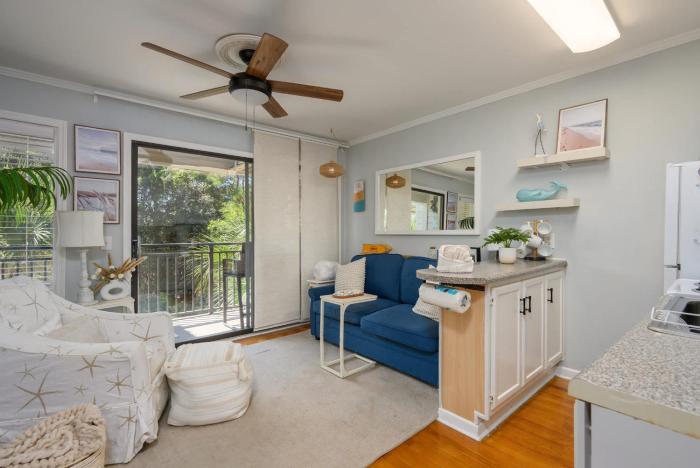 Island Condo for 6 w Communal Pool - Perfect Spot