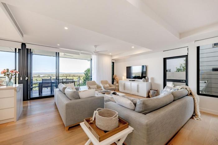 The Hamptons Lake House Noosa Heads Luxury House