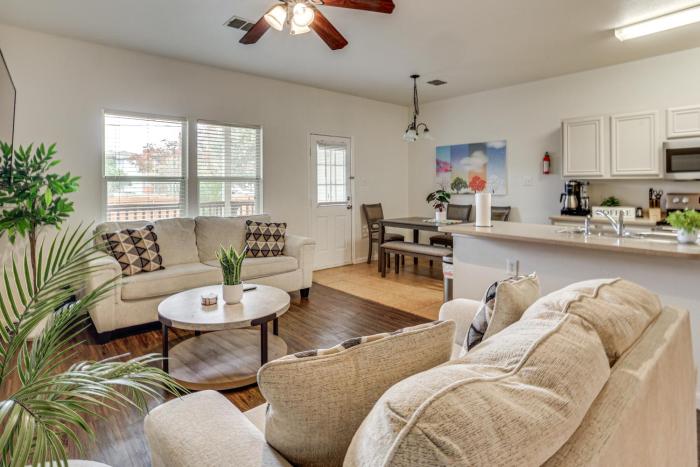 Suburban San Antonio Stay Near Parks & Hospitals