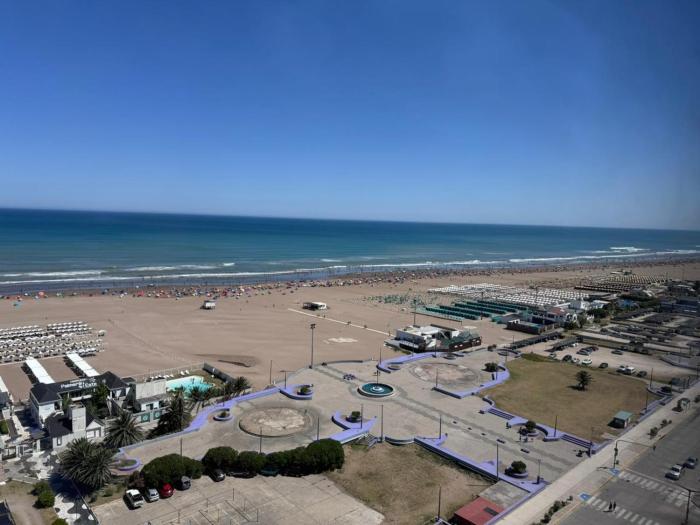 MONOAMBIENTE EDIFICIO OCEANO NECOCHEA frente al mar,