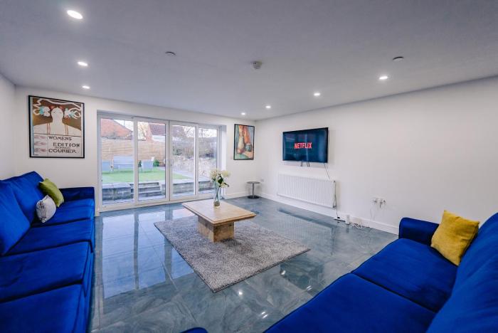 10BR 4Bath Home, Stag Do, Contractors, Big Group