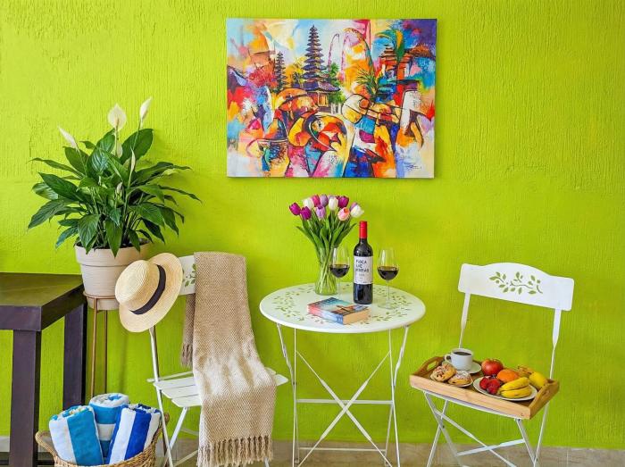 Family Suite with 2 Double Beds with Fast WiFi and Air Conditioning Near Beach 8A