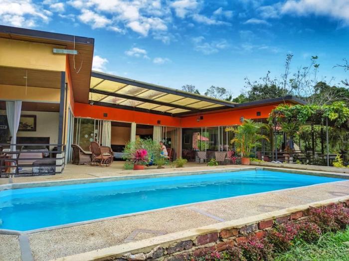 Villa Privada con piscina soleada