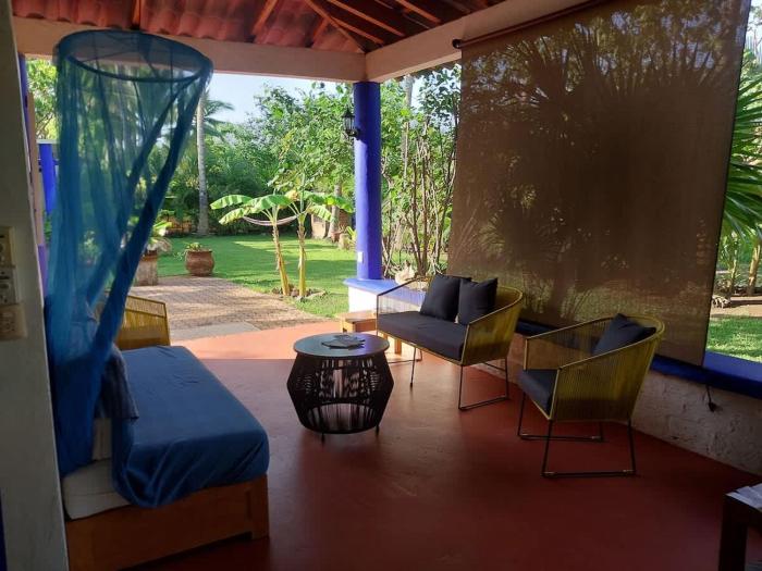 Private Room Steps to Beach Tropical Garden Retreat Breakfast Included