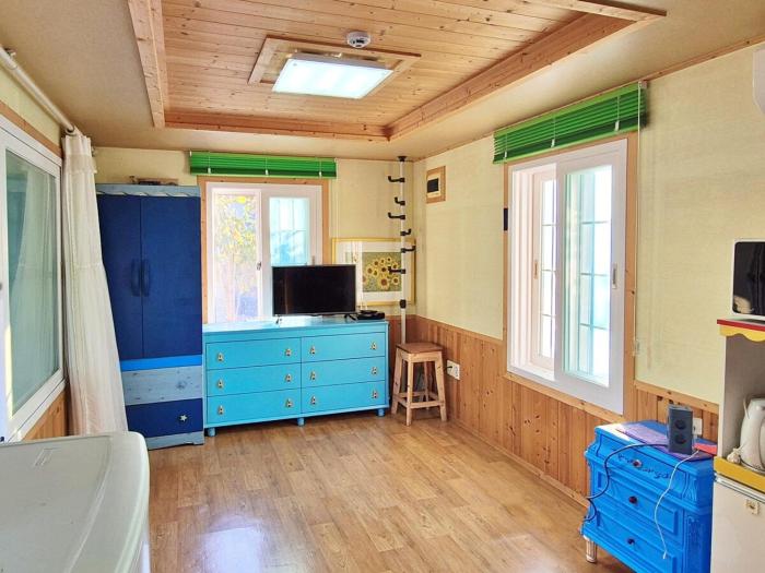 전주 한옥마을 10km. 편백길로 둘러싸인 복층 전원주택