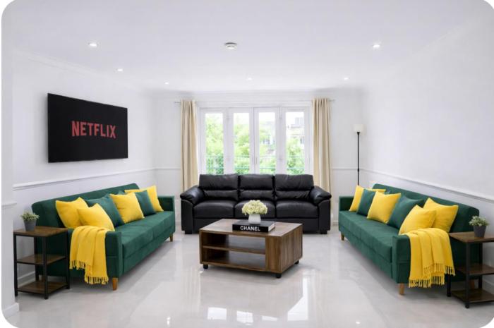 One Bedroom Contractor Flat Sleeps 10 with Multiple Parking Deptford Wharf Near Surrey Quays and Canada Water Station