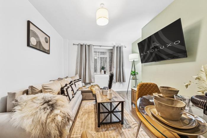 Elegant Redhill Drive Retreat Near Eastville Park 4 BR By AltoLuxo Short Lets & Serviced Accommodation