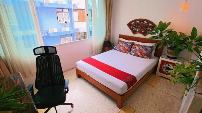 Lumphini 3 Teakwood red at Steamy Location