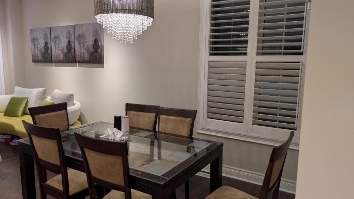 Bright Room Private Bathroom Parking Available min 30 nights
