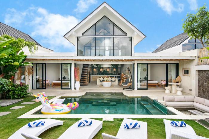 Villa La Joie 4 BR Villa Near Canggu